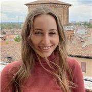 Laureata in Matematica con curriculum in Fisica e attualmente studentessa di un corso di laurea magistrale in Fisica, disponibile per lezioni sia online che in presenza